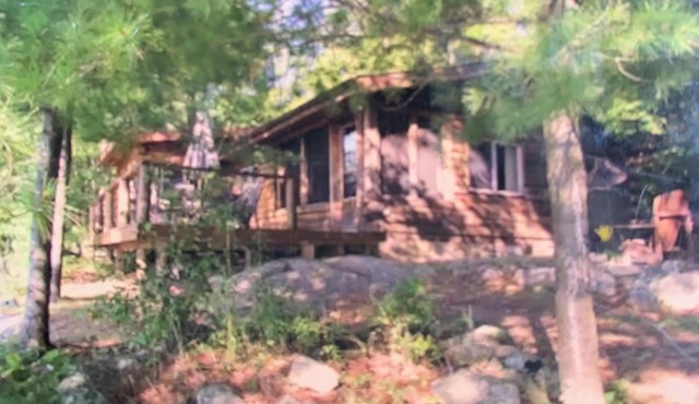 Quaint Lakefront cottage on Big Gull Lake. Great fishing and swimming!