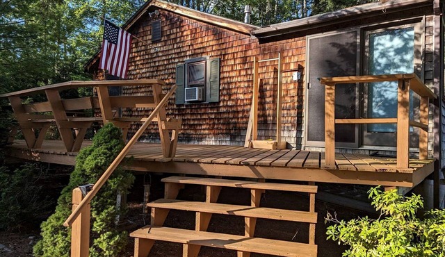 Quaint Lakeside Cabin for a Peaceful Family Getaway Surrounded by Nature by Province Lake in New Hampshire