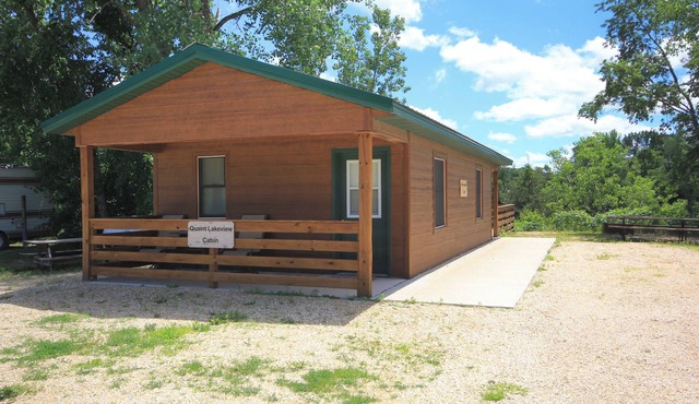 Quaint Lakeview Cabin