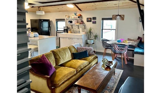 Quaint Loft, Modern luxury touches, Great location