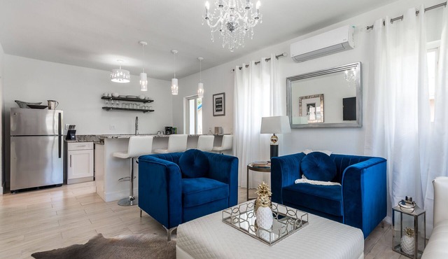Quaint Luxury 1/1 Villa with HEATED Pool-BEST LOCATION- walk to everything!