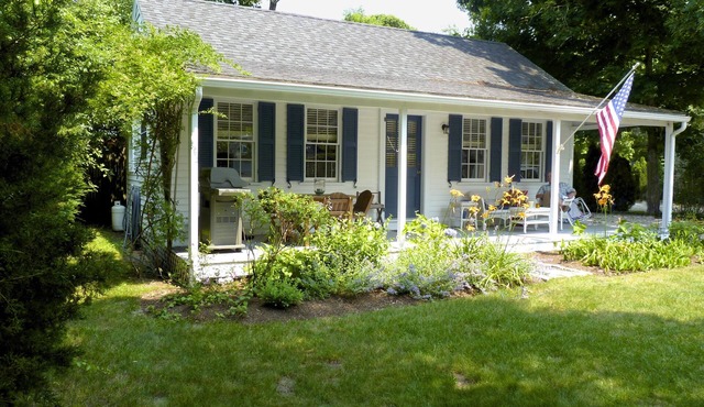 Quaint Martha's Vineyard Guest Cottage -Edgartown-walk to restaurants and shops