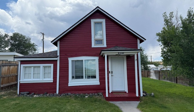 Quaint Mesa Cottage in Town