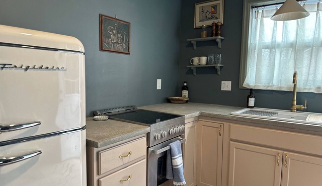 Quaint Mini Cottage in Shepherdstown - Walking Distance