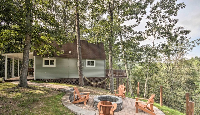 Quaint Mt Jackson Cottage w/ Sweeping Views!