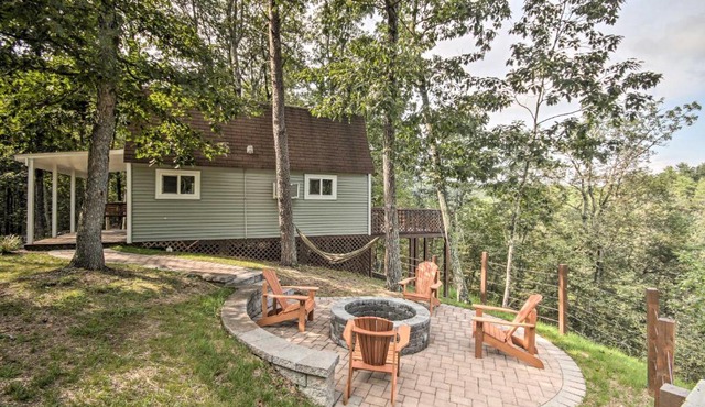 Quaint Mt Jackson Cottage with Sweeping Views!