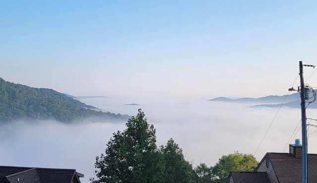 Quaint Mt. Mitchell Condo