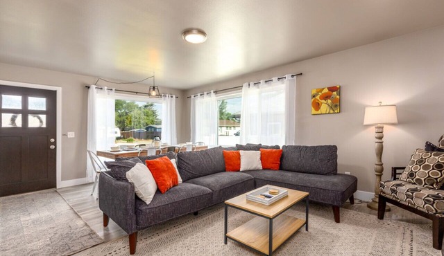 Quaint new renovation perfect for your large group