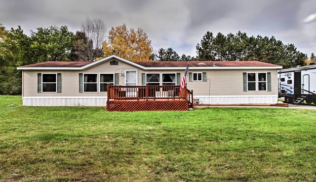 Quaint Pequot Home < 1 Mi from Lake Access!