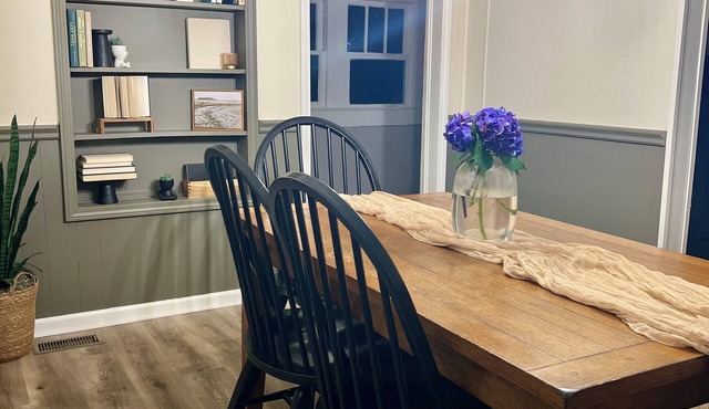 Quaint, PET-FRIENDLY cottage in downtown Bremen-games for the fam/full kitchen