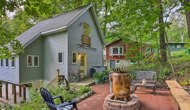 Quaint Plymouth Cabin - 1 Mi to Road America!