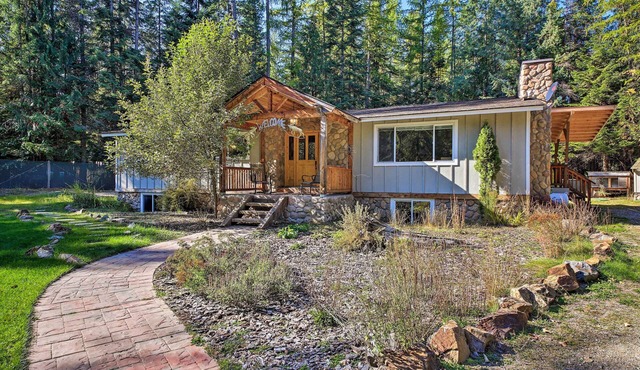 Quaint Priest Lake Cabin w/Patio < 1 Mi to Lake!