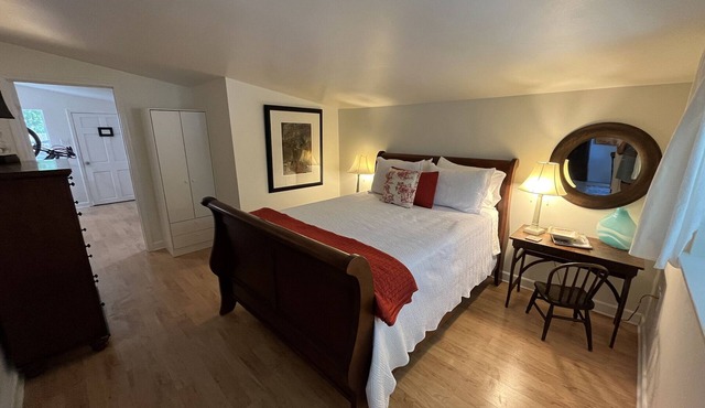 Quaint private cottage in the heart of Mandeville offers a quiet retreat.