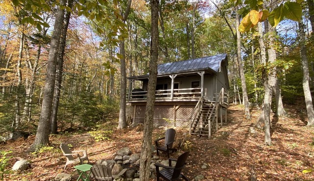 Quaint private cottage on Great Pond