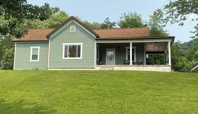 Quaint, private setting, 3-4 miles from SOMC & KDMC hosp.