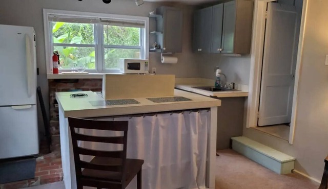 Quaint Private Studio Cottage