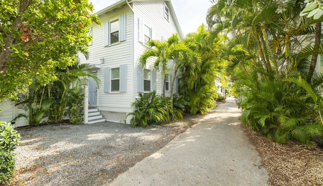 Quaint, Quiet & Convenient - CasaBianca is The Perfect Old Town Sanctuary