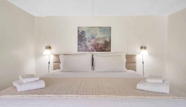 Quaint & Quiet w/King Bed