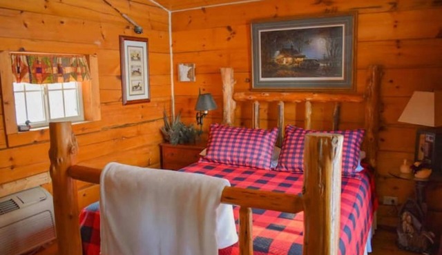 Quaint, quite, affordable cute cabin snuggled in a beautiful valley!