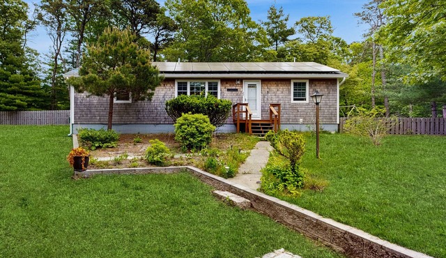 Quaint, ranch style home in Oak Bluffs with central air