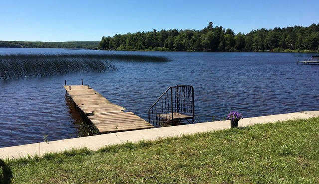 Quaint Remodeled Cabin on Beautiful Au Train Lake