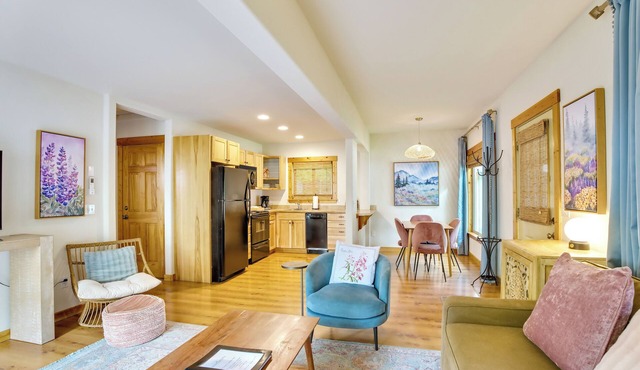 Quaint Renovated Cottage In Downtown Leavenworth - Private, Fenced Yard