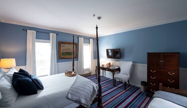 Quaint Retreat w/Complimentary Breakfast – Heart of Kennebunkport