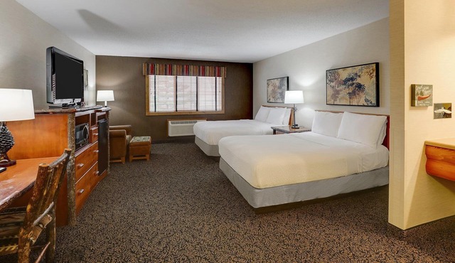 Quaint Riverside Retreat w/Indoor-Outdoor Pool! Free On-site Parking