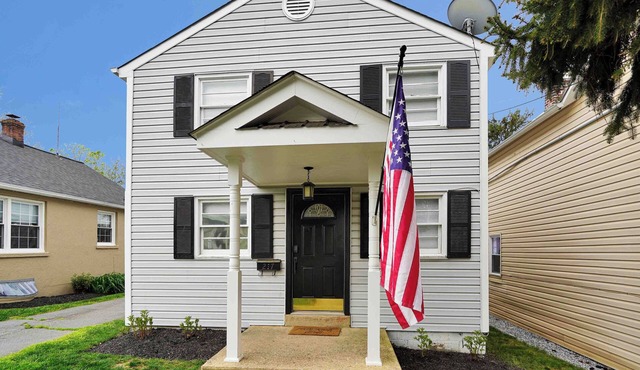 Quaint Royal Cottage @ Historic Leesburg
