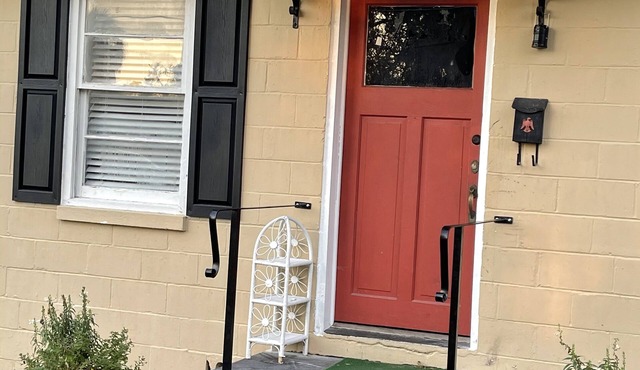 Quaint rural downtown community close to springs, 3 rivers, biking & equestrian