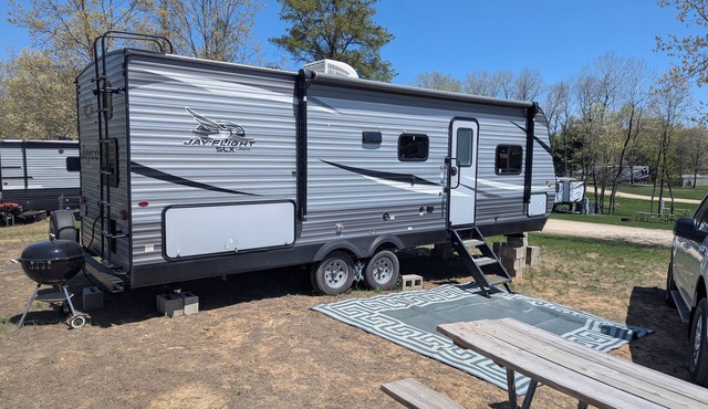 Quaint RV with AC in charming Oxford