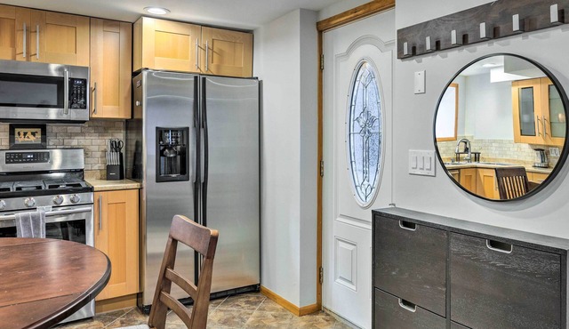 Quaint Seattle Apt ~ 1 Mi to UW Campus!