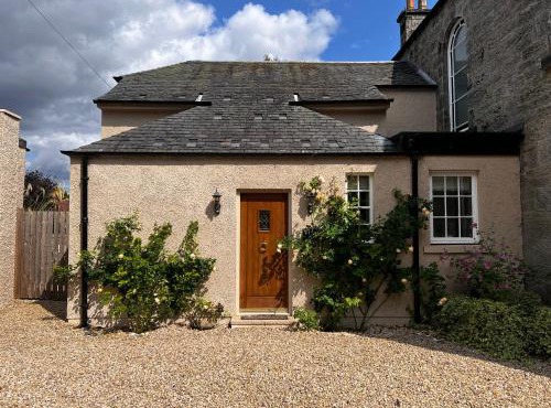 Quaint self contained cottage near Edinburgh.