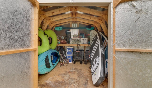 Quaint Shenandoah River Cabin: Kayak + Paddleboard