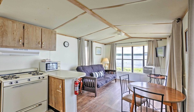 Quaint Silver Springs Cabin w/Direct Lake Access!
