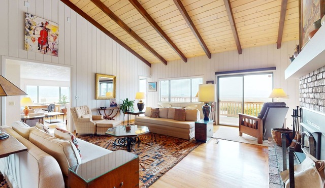 Quaint & Spacious Home w/Panoramic Bay Views & a Large Deck