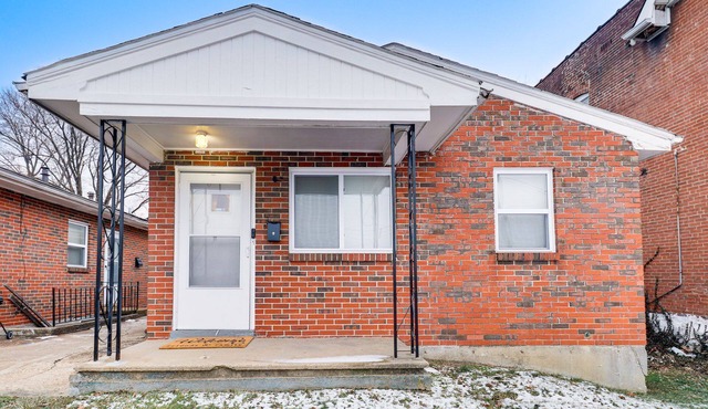 Quaint St Louis Home ~ 6 Mi to Downtown!