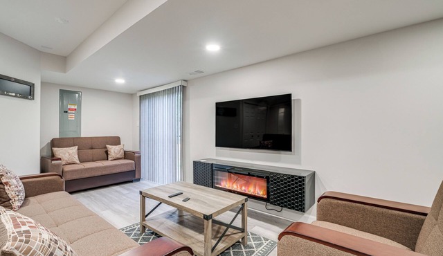 Quaint Stafford Apartment w/Electric Fireplace!