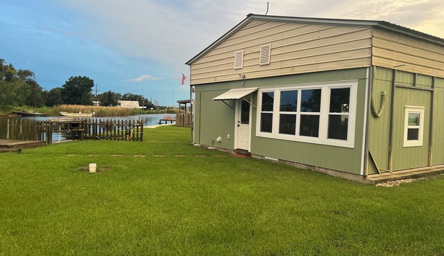 Quaint studio fishing camp on the bayou