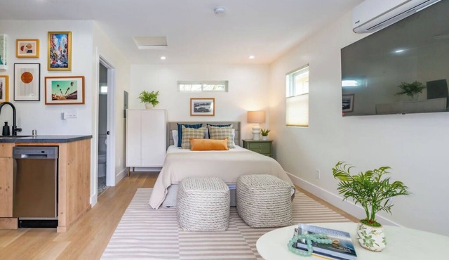 Quaint Studio in Charming Marston Hills