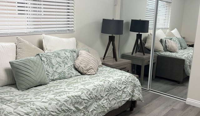 Quaint studio with AC in lovely Lakewood