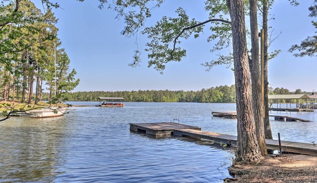 Quaint Tignall Cabin w/Deck & Private Dock!