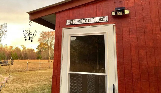 Quaint Tiny Cabin on The Farm
