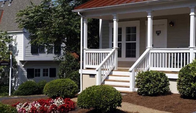 Quaint two bedroom in The Cottages at King's Creek Plantation. Reserve now!