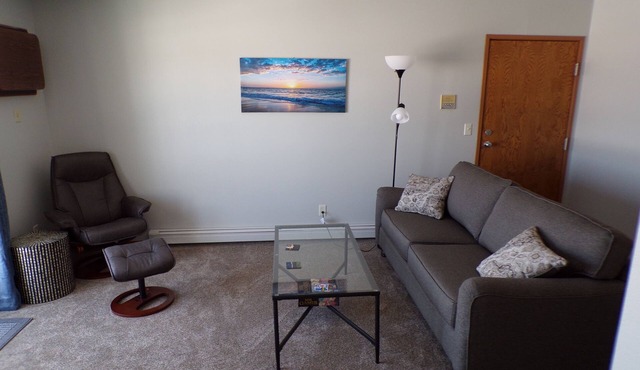 Quaint updated apartment overlooking the Bay