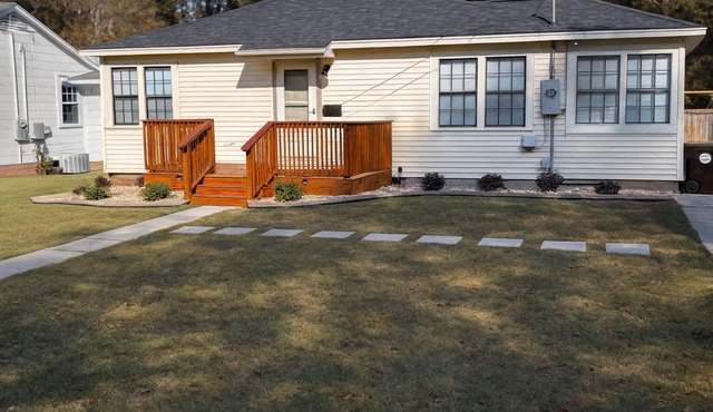 Quaint, updated, clean and conveniently located 2-bedroom Mid-town hub city home