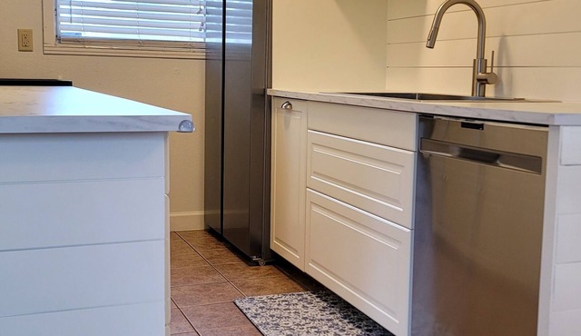 Quaint updated cottage in Crystal Beach near Pinellas Trail