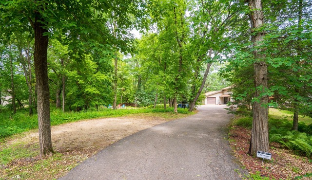 Quaint Urban Cottage/Guest House on 3 acre wooded lot over looking a pond.
