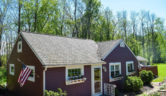 Quaint Vacation Rental- Peaceful Cottage by Lake Ontario, Rochester, Hilton, NY