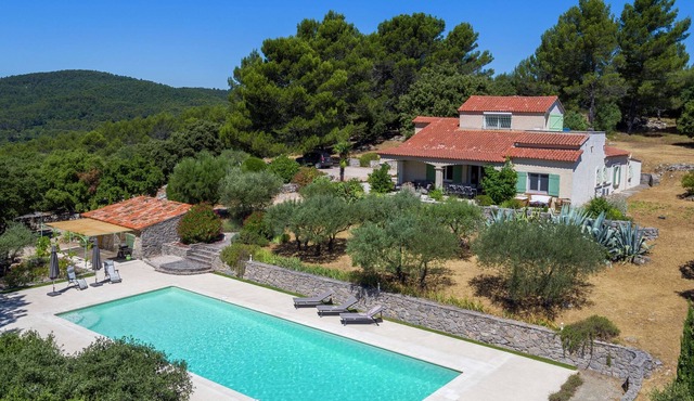 Quaint Villa in Pignans with Swimming Pool